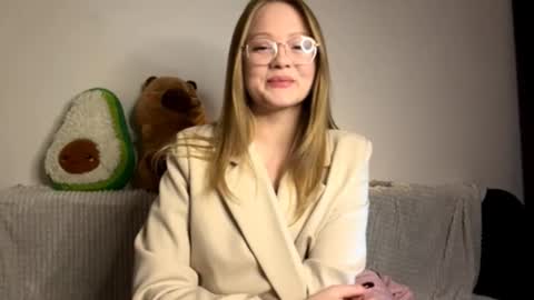 Elise online show from November 30, 5:39 pm