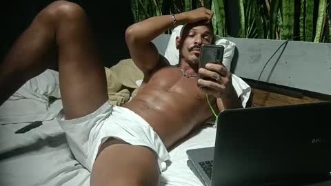 Snapshot of wellcrz chatting on October 18, 10:21 pm wellcrz online show from October 18, 10:21 pm