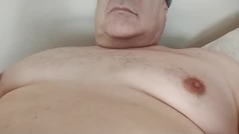 Snapshot of welldny chatting on December 16, 4:23 pm welldny online show from December 16, 4:23 pm