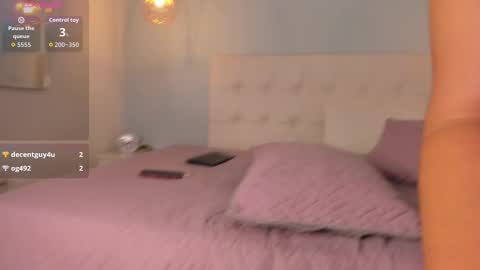 Snapshot of wendolyn_orange69_ chatting on October 2, 2:35 pm Wendolyn online show from October 2, 2:35 pm