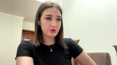 Anna online show from April 8, 4:29 pm