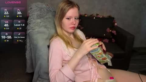 Snapshot of wendy_228 chatting on March 22, 1:42 am Wendy online show from March 22, 1:42 am