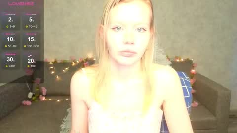 Snapshot of wendy_228 chatting on March 23, 1:20 am Wendy online show from March 23, 1:20 am