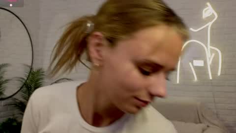 Im Wendy online show from April 10, 9:19 pm