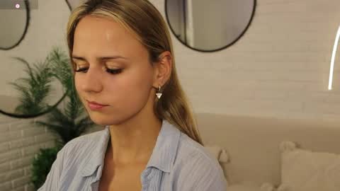 Im Wendy online show from April 14, 9:32 pm