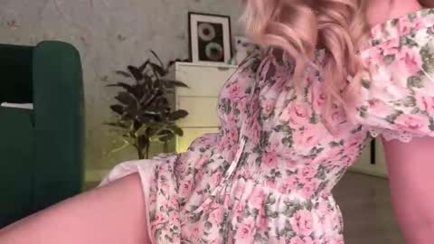 Daisy    online show from October 3, 5:32 pm