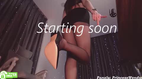 Snapshot of wendyemily chatting on February 6, 5:01 am wendyemily online show from February 6, 5:01 am