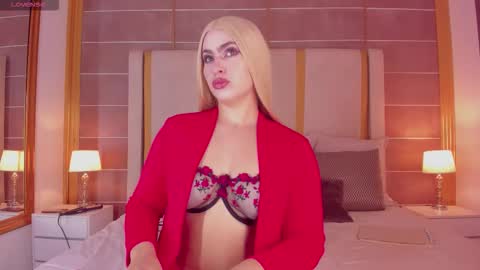 Wen fox  online show from February 12, 12:00 pm