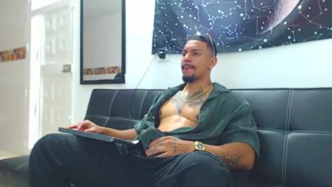 Wesley Rogger online show from December 1, 8:47 pm