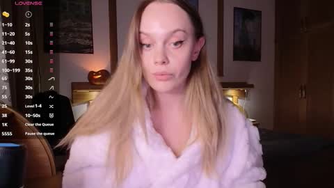 Lana online show from October 20, 7:25 pm