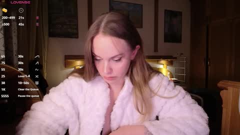 Snapshot of wet_lana chatting on November 8, 8:51 pm Lana online show from November 8, 8:51 pm