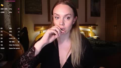 Snapshot of wet_lana chatting on December 1, 9:09 pm Lana online show from December 1, 9:09 pm