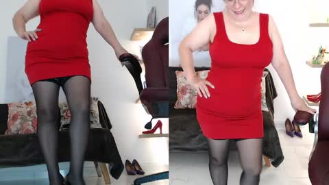 Snapshot of wet_liss chatting on April 19, 4:17 pm Diva online show from April 19, 4:17 pm
