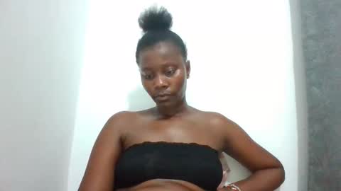 wet_pussieyy online show from March 31, 2:13 am