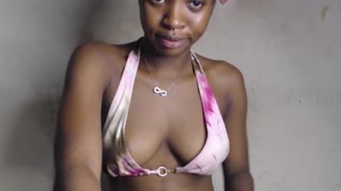 Snapshot of wet_pussy200 chatting on June 8, 7:47 pm Bella online show from June 8, 7:47 pm