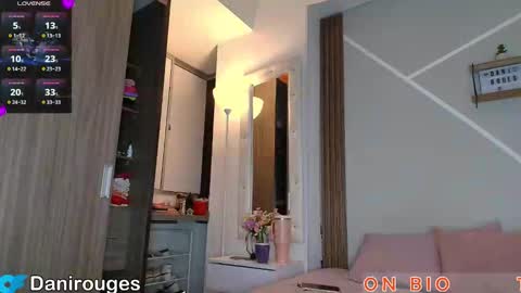 Snapshot of wetbubble chatting on November 17, 4:29 am Mia and Dylan online show from November 17, 4:29 am