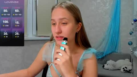 Snapshot of wetcrybaby chatting on January 1, 12:43 am Sonya online show from January 1, 12:43 am