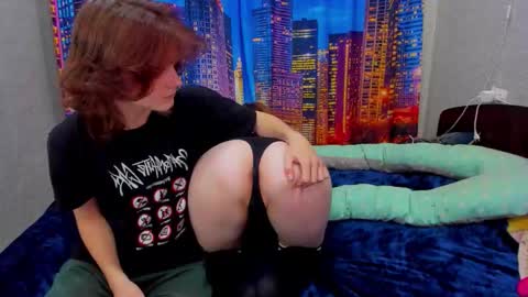 Snapshot of wettee_foxs chatting on September 19, 12:06 pm wettee_foxs online show from September 19, 12:06 pm