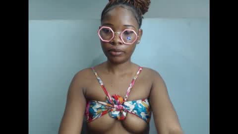 Snapshot of wetxxbabe chatting on October 14, 7:53 am wetxxbabe online show from October 14, 7:53 am