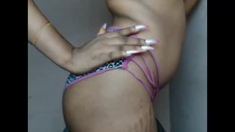 Snapshot of wetxxbabe chatting on February 11, 8:52 am wetxxbabe online show from February 11, 8:52 am