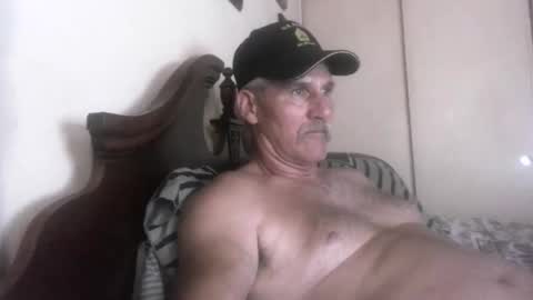 Snapshot of wheenidude chatting on May 19, 8:37 pm wheenidude online show from May 19, 8:37 pm