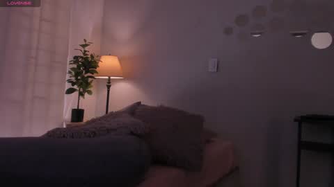 Sara  online show from December 18, 5:00 pm