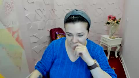 white__queen_ online show from June 4, 7:47 am