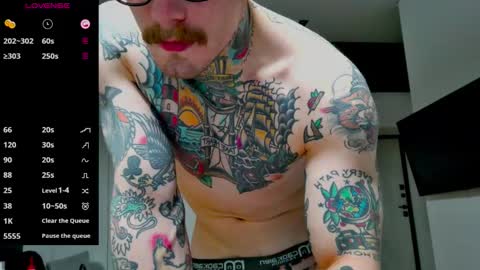 Snapshot of white_king999 chatting on October 3, 2:41 am Max online show from October 3, 2:41 am