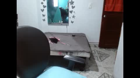 white_luna1 online show from March 19, 1:04 pm