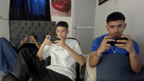 white online show from April 7, 9:26 pm