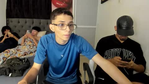 white online show from April 15, 7:48 am