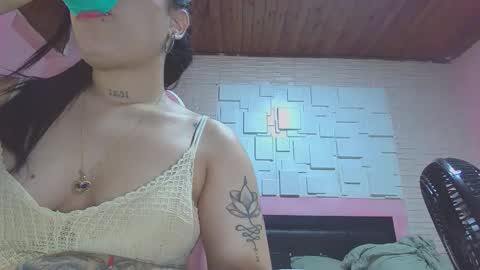 Snapshot of white_sexy_ chatting on February 26, 12:05 am white_sexy_ online show from February 26, 12:05 am