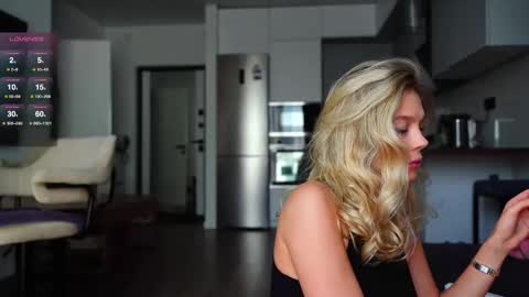 Snapshot of whitebanny chatting on February 11, 9:53 am Kate online show from February 11, 9:53 am