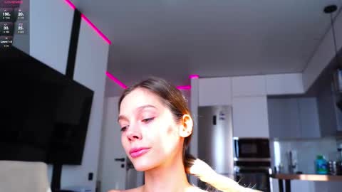 Snapshot of whitebanny chatting on November 27, 7:32 am Kate online show from November 27, 7:32 am