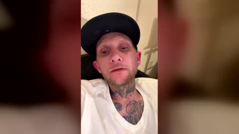 Snapshot of whiteboyosama chatting on March 2, 6:36 am whiteboyosama online show from March 2, 6:36 am