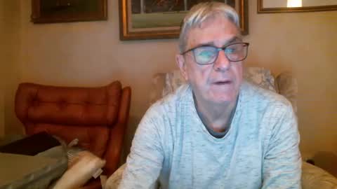 whitebriefs009 online show from January 15, 9:35 am