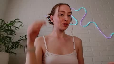 Snapshot of whiteprincessluna chatting on May 1, 1:05 pm You wont find me here on Saturdays and Sundays online show from May 1, 1:05 pm