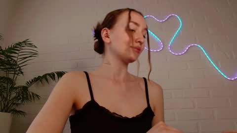 Snapshot of whiteprincessluna chatting on May 18, 1:17 pm You wont find me here on Saturdays and Sundays online show from May 18, 1:17 pm