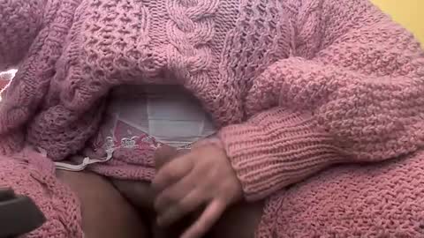 whitesweater online show from December 2, 9:56 am