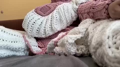 whitesweater online show from March 9, 6:28 am