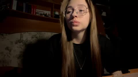 Vicky online show from March 30, 8:54 pm