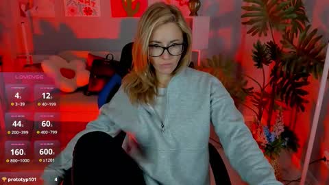 whitneypunnch online show from December 3, 8:12 am