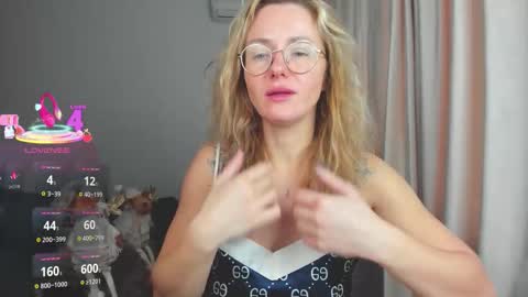 whitneypunnch online show from December 18, 6:52 am