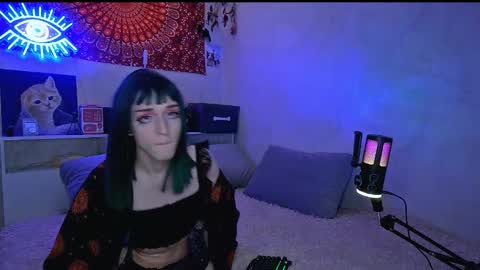 Snapshot of whoalexxa chatting on October 21, 10:16 am Alexa online show from October 21, 10:16 am