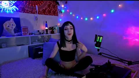 Snapshot of whoalexxa chatting on October 27, 11:36 am Alexa online show from October 27, 11:36 am