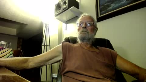 whofcares2 online show from October 6, 12:41 am