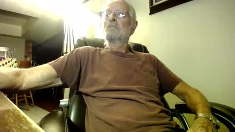 whofcares2 online show from October 18, 1:30 am