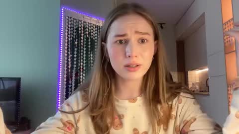 Alisa online show from December 25, 9:34 am