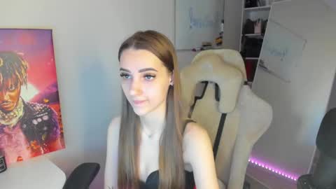 Snapshot of whole_eternity chatting on December 2, 5:37 am Abby online show from December 2, 5:37 am