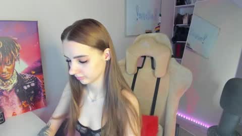 Snapshot of whole_eternity chatting on December 3, 10:28 am Abby online show from December 3, 10:28 am